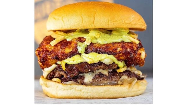 The Bandida Cheeseburger.